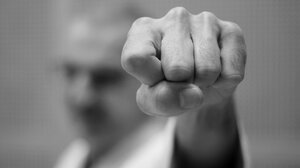 Στιγμές τρόμου έζησε στα χέρια του συντρόφου της μια 27χρονη 