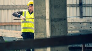 Οι 70αρηδες συνεχίζουν να δουλεύουν, οι 30αρηδες επιλέγουν… μικροσυνταξιοδότηση