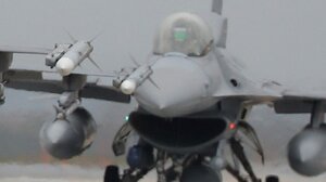 Πολωνία: Συνετρίβη F-16 κατά τη διάρκεια πρόβας αεροπορικής επίδειξης - Νεκρός ο πιλότος