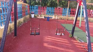 Η παιδική χαρά χρειάζεται συντήρηση και καθαριότητα