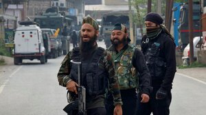 Ανταλάσσουν πλήγματα Ινδία και Πακιστάν: 34 οι νεκροί και στις δύο χώρες