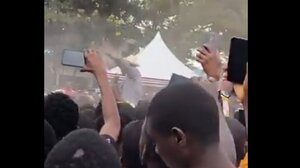 Πέταξαν παπούτσι στον πρόεδρο της Κένυας - Δείτε βίντεο