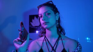 Η Κωνσταντίνα από τους Κουνάβους συνδύασε την κρητική μπουκόλυρα με την ραπ!