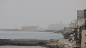 Κρήτη: Πότε «πέφτουν» οι θυελλώδεις άνεμοι - Αποπνικτική ατμόσφαιρα λόγω της αφρικανικής σκόνης