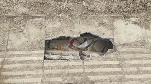 Επικίνδυνες λακκούβες στο δρόμο για Κρουσώνα