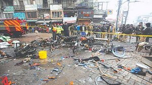 Κλιμακώνεται η ένταση Ινδίας - Πακιστάν: Ισχυρή έκρηξη στη Λαχόρη