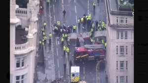 Τρόμος στο Λίβερπουλ: Χαροπαλεύει και ένα παιδί μετά την παράσυρση πλήθους σε παρέλαση οπαδών – Άγνωστα τα κίνητρα του 53χρονου δράστη