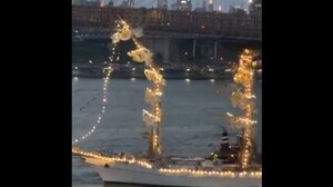 Ιστιοφόρο έπεσε πάνω στη γέφυρα του Μπρούκλιν – 22 τραυματίες!