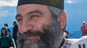 "Βροχή" τα μπράβο στον Κρητικό ιερέα που έσωσε τη ζωή δίχρονου αγοριού