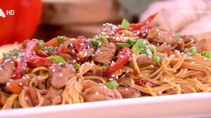 Noodles με χοιρινό ψαρονέφρι, πιπεριές και σόγια