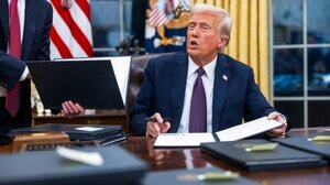 Στο 4,2% αυξήθηκε η ανεργία στις ΗΠΑ και ο Τραμπ απέλυσε την επικεφαλής της Υπηρεσίας για τα στοιχεία!