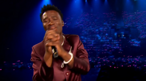 Eurovision 2025: "Λύγισε" πάνω στη σκηνή του τελικού ο Claude από την Ολλανδία