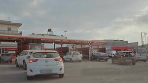 Ηράκλειο: Ουρές στα πλυντήρια αυτοκινήτων μετά την επέλαση της αφρικανικής σκόνης!