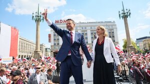 Προεδρικές εκλογές στην Πολωνία: Ο υποψήφιος του κυβερνώντος κόμματος ηγείται με μικρή διαφορά του αντιπάλου του