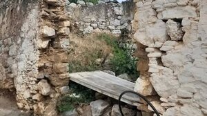 Τα χωριά ερημώνουν και οι επιτήδειοι αρπάζουν ό,τι βρουν!