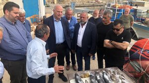 Τι είπε στους ψαράδες του Ηρακλείου ο Κ. Τσιάρας για λαγοκέφαλους και ζημιές - Δείτε φωτογραφίες