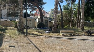 Οικογένεια Ρομά έστησε σκηνή δίπλα σε χώρο άθλησης - Υγειονομική "βόμβα" 