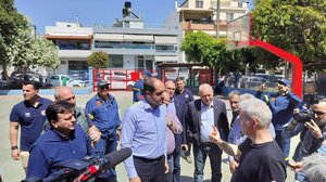 Σεισμός στην Κρήτη: Σε "λαβωμένα" κτήρια στο Ηράκλειο ο Υπουργός Πολιτικής Προστασίας