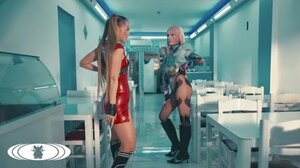 Tamta ft Lila: Mεταμορφώνονται σε hot σούπερ ηρωίδες, σπάνε την «Μονοτονία» και γίνονται viral