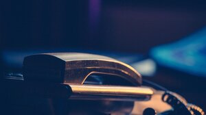 Απάτη... ΑΙ: Παρίστανε τη λογίστρια με τη φωνή της πραγματικής!