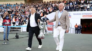 Ο Νιόπλιας, ο Αναστόπουλος και το τρόπαιο 