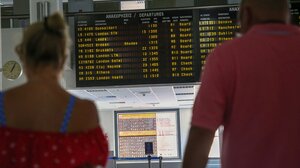 Περίμενε τον αδελφό του στο αεροδρόμιο, όμως δεν φάνηκε ποτέ