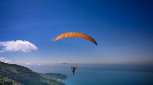 Τραγικός θάνατος για νεαρή TikToker: Έπεσε από ύψος 50 μέτρων ενώ έκανε αλεξίπτωτο θαλάσσης