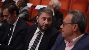 ΠΑΣΟΚ και ΣΥΡΙΖΑ ζητούν ενημέρωση από την κυβέρνηση για τη συμφωνία Τουρκίας - Λιβύης: «Ούτε έξω πάμε καλά»