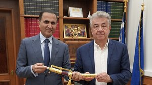 Στην Κρήτη ο Πρέσβης του Κατάρ - Συναντήθηκε με Αρναουτάκη, Καλοκαιρινό και Σημανδηράκη