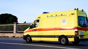 Λαμία: Ένιωσε ξαφνικά αδιαθεσία σε γλέντι, κατέρρευσε και πέθανε στο ασθενοφόρο