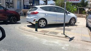 Ζητείται διάβαση ... χωρίς παρκαρισμένο!
