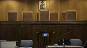 Ωμή παραβίαση του Συντάγματος, η μη εφαρμογή των αμετάκλητων δικαστικών αποφάσεων