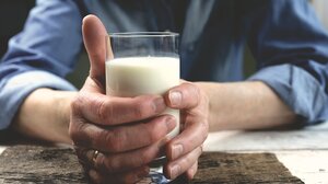 7 σημάδια ότι σας λείπει ασβέστιο