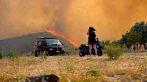 Φωτιά στη Χίο: Ήχησε ξανά το 112 - Έφτασαν οι δασοκομάντος από Αθήνα και Θεσσαλονίκη 
