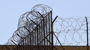 Φυλακές Ν. Αλικαρνασσού: «θερμό» τετ-α-τετ σωφρονιστικού με κρατούμενο