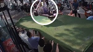 Μπέρδεψε το παράθυρο με πόρτα βρέθηκε στο κενό από ύψος 13 μέτρων