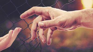 Ηράκλειο: Δίπλα στους πρόσφυγες οι ιδιωτικοί υπάλληλοι 