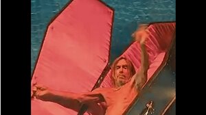  Iggy Pop: Ο θρύλος της ροκ σκηνής αποχώρησε από τη σκηνή… μέσα σε φέρετρο