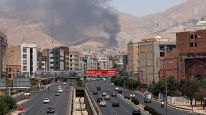 Ιράν: Ουρές χιλιομέτρων σε αυτοκινητοδρόμους καθώς κάτοικοι επιχειρούν να φύγουν από την Τεχεράνη