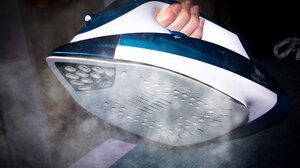 Έτσι θα καθαρίστε την πλάκα του σίδερου με υλικά που έχετε στην κουζίνα