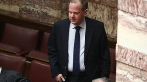 «Κάθαρση μέσω παραπομπής»: Τι θα πει ο Κώστας Καραμανλής στη συζήτηση για την Προανακριτική για τα Τέμπη