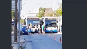  Αποβίβαση και επιβίβαση στο λεωφορείο… στη μέση του δρόμου! - ΒΙΝΤΕΟ 