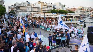 Λευκά πανιά ανεμίζουν στον κόλπο του Μεραμπέλου (φωτο)