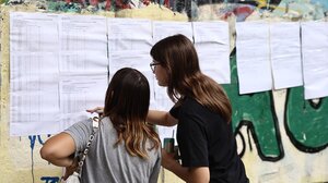 Πανελλαδικές εξετάσεις: Συγχαρητήρια μηνύματα μετά την ανακοίνωση των βαθμολογιών 