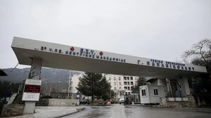 Συναγερμός στο Παπανικολάου: 17χρονη έπεσε από τον πρώτο όροφο