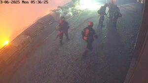 Φωτιά στις Κάτω Ασίτες: Καρέ-Καρέ η προσπάθεια των πυροσβεστών για επιχείρηση που κινδύνευσε από τις φλόγες 