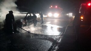 «Λαμπάδιασε» αυτοκίνητο εν κινήσει στην π.ε.ο. Αθηνών - Λαμίας στο ύψος του Λογγού