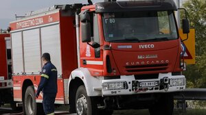 Τσεσμές: οι μετανάστες στο γήπεδο και τα περίεργα συμβάντα φωτιάς στο σχολείο