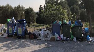 Εικόνες που δεν τιμούν, στον οικισμό της Κνωσού