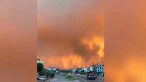 Τουρκία: Πύρινη λαίλαπα σε πολλά μέτωπα – Μάχη με τις φλόγες στη Σμύρνη, απειλούνται σπίτια